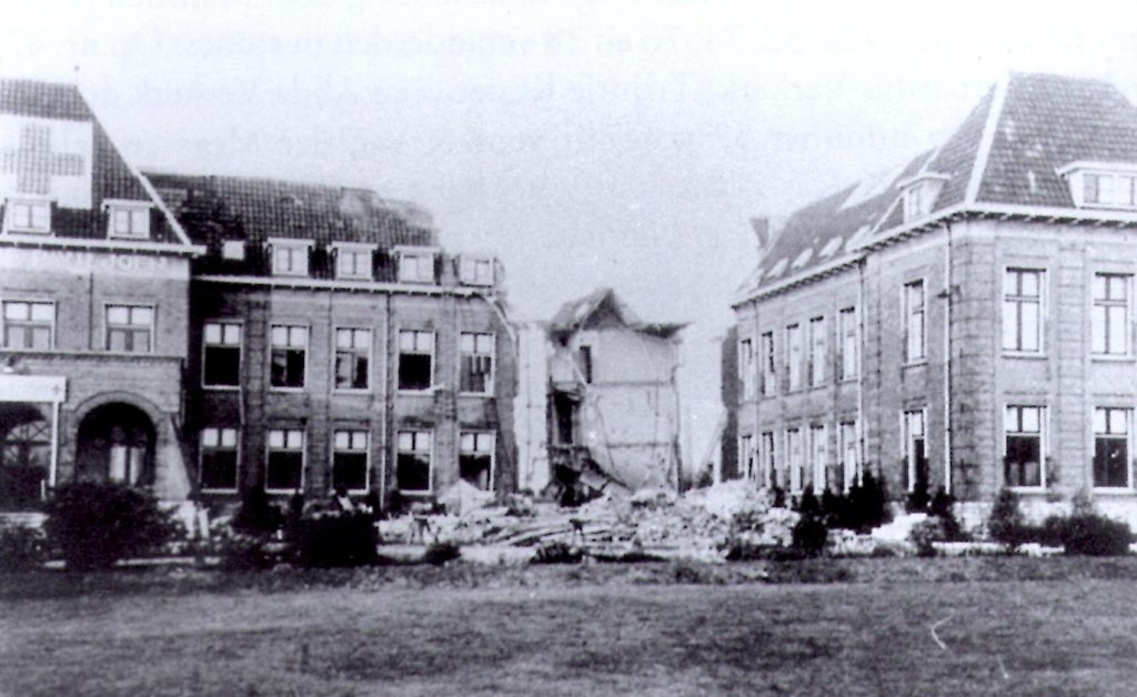 Rechterdeel van het St Jozef Paviljoen na het bombardement van 26 november 1944